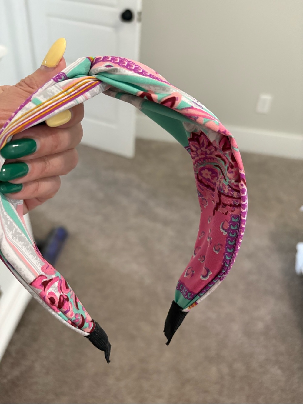 Top knot flat headband super comfortable. Never worn beautiful fabric
